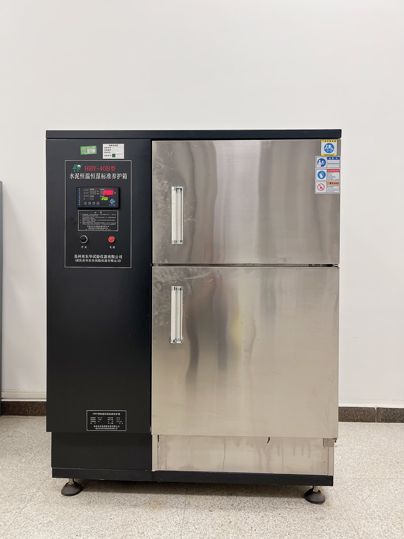 水泥恒溫恒濕標(biāo)準(zhǔn)養(yǎng)護(hù)箱